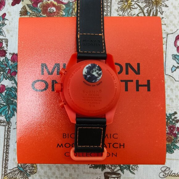 👑POSH NWT Swatch X Omega Mission On Earth - LAVA Watch - Picture 2 of 5